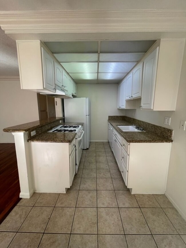 Building Photo - Nice 2 Bed 2 Bath Condo for lease with Par...