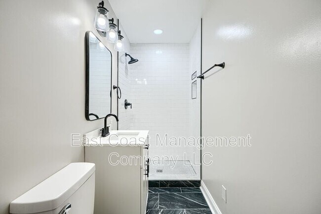 Building Photo - 2116 E Hoffman St