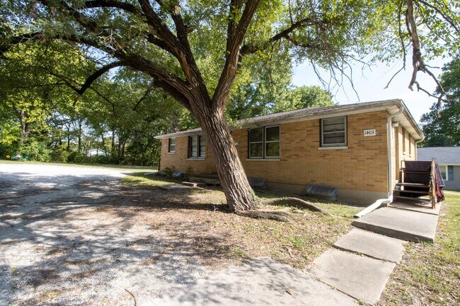 Building Photo - 1403 Lowe St