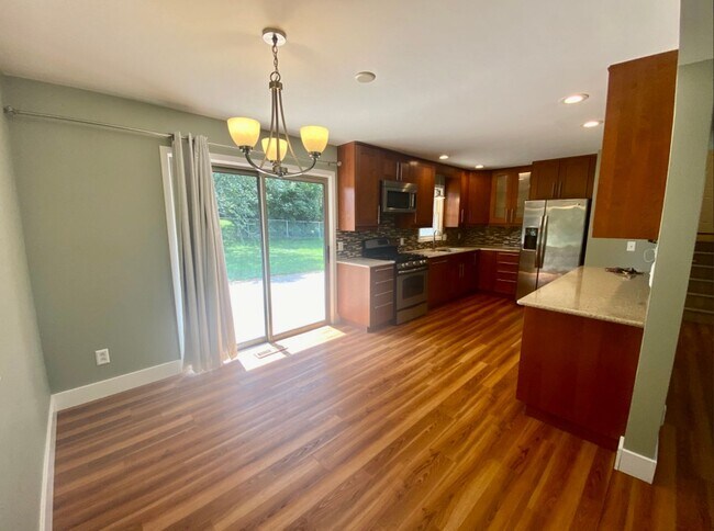 Building Photo - Stunning Bi-Level 3 Bedroom Home in Forest...