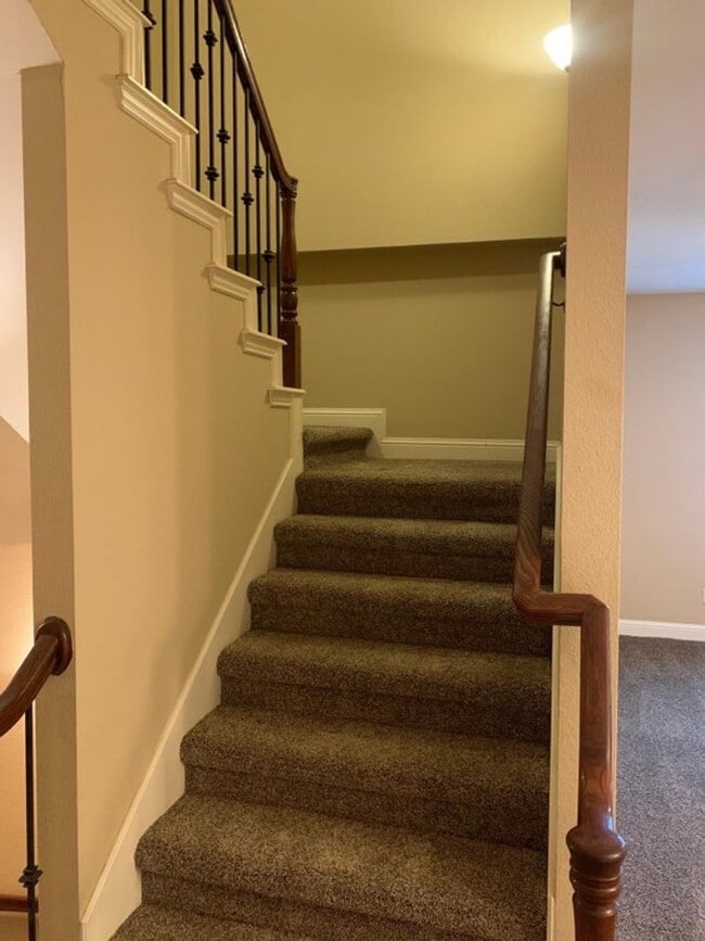 Building Photo - 1305 Halcyon Pl