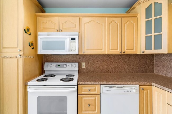 Building Photo - 2025 NE 164th St