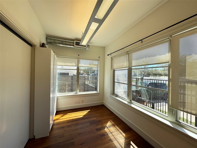 Building Photo - 1509 Holman St