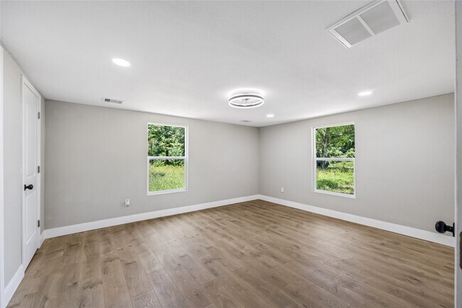 Building Photo - 10928 L&M Rd