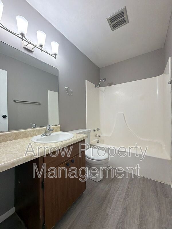 Building Photo - 2110 J St