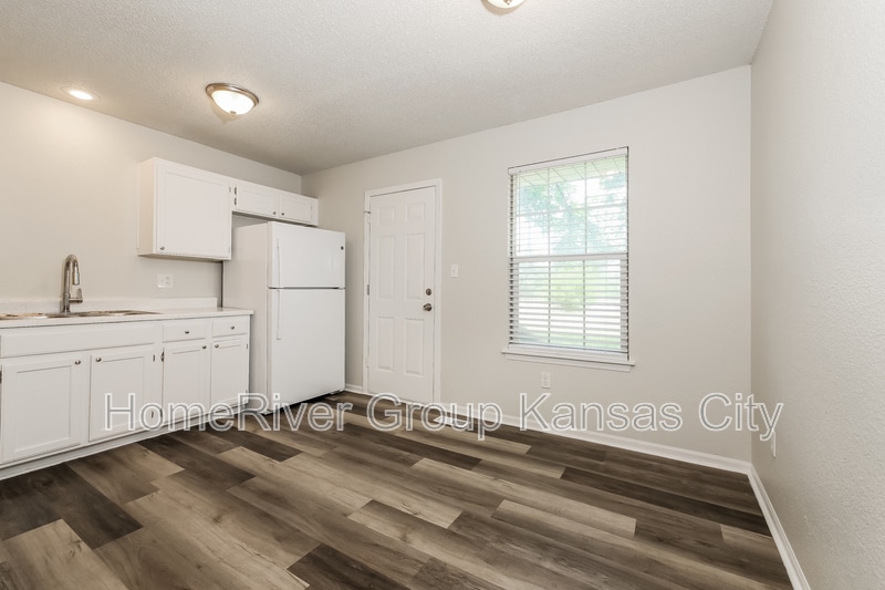Building Photo - 2312 Mersington Ave