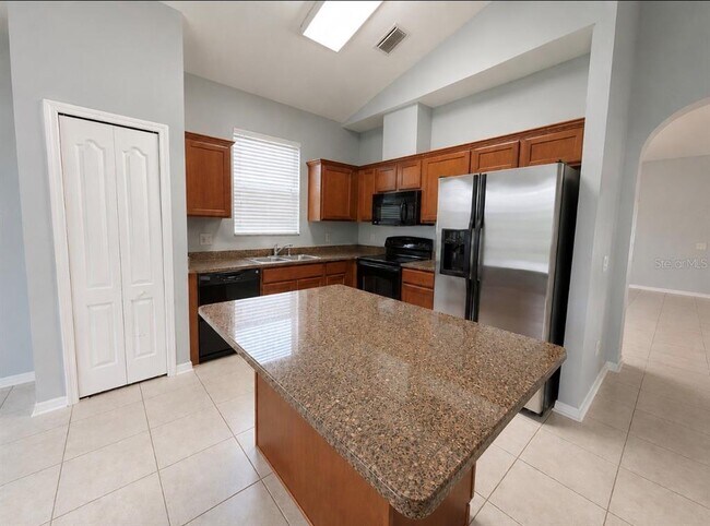 Building Photo - 9630 Baton Rouge Ln