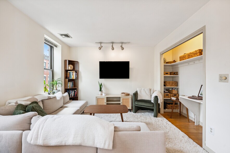 Building Photo - 5 Grove St