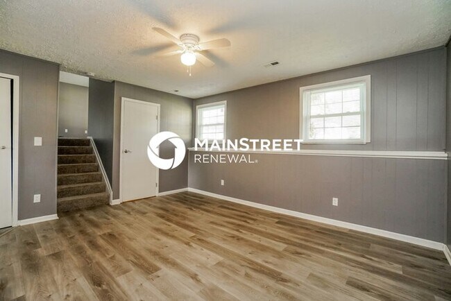 Building Photo - 3 Bedroom Pet-Friendly Home in COLUMBUS, OH with Main Street Renewal