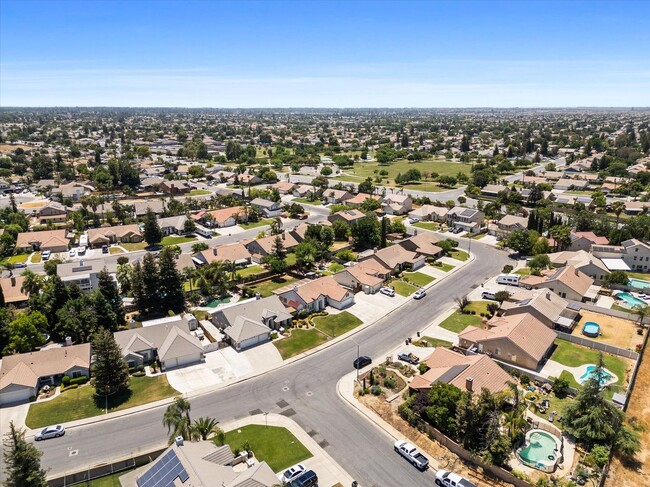 Building Photo - 10303 Roehampton Ave