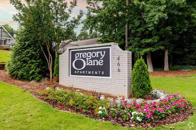 Building Photo - Gregory Lane Apartments