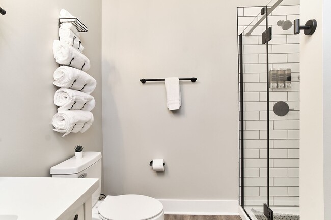 Building Photo - Fully Furnished 2BD Duplex in the Heart of downtown Indy!