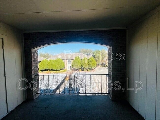 Building Photo - 1819 Babcock Rd