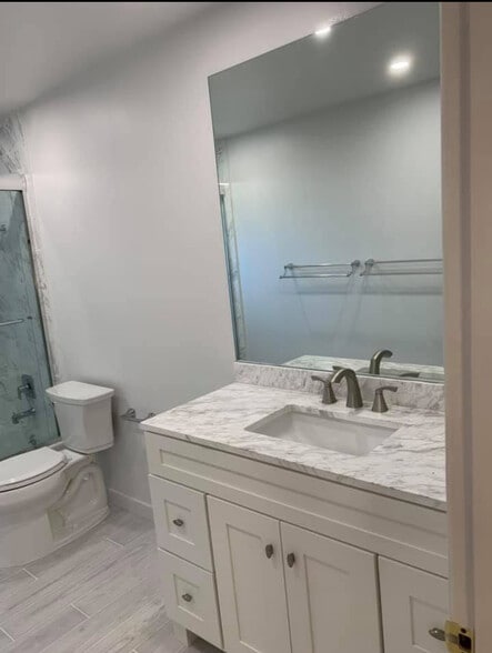 Building Photo - 12244 Magnolia Blvd