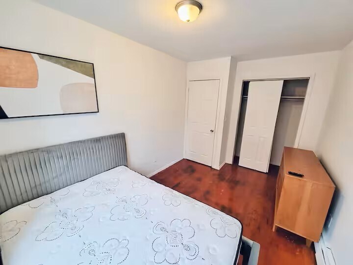 Building Photo - Furnished room/NOT APARTMENT