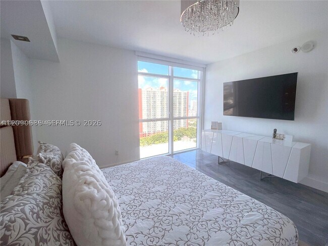 Building Photo - 400 Sunny Isles Blvd