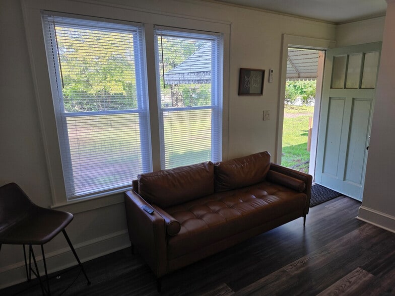 Building Photo - 83 Rocky Slope Rd