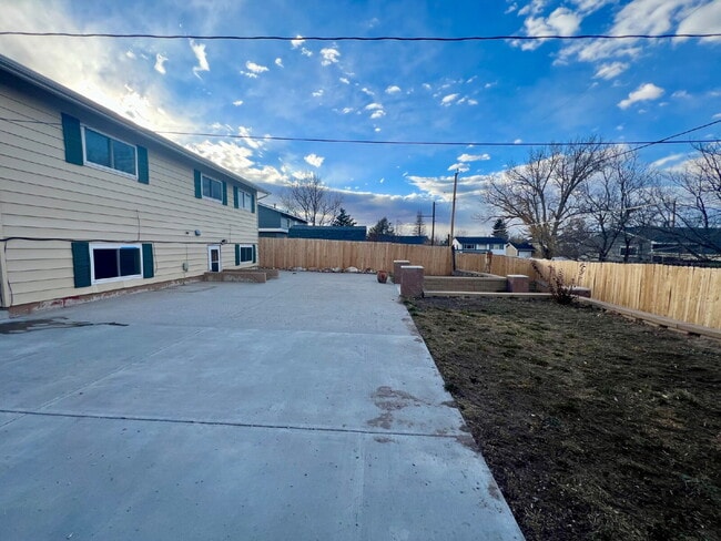 Building Photo - 1520 Woodward Dr