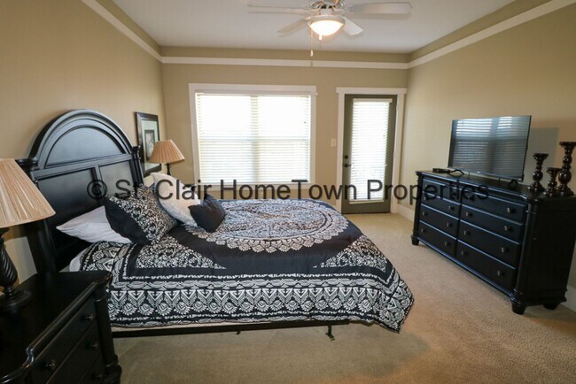 Building Photo - 475 River Forest Ln