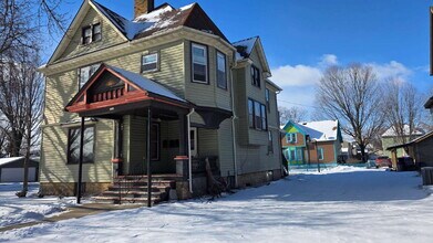 Building Photo - Updated Historic Gem in Prime Appleton Location
