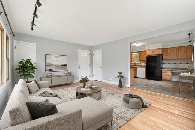 Building Photo - 1113 S Haddow Ave