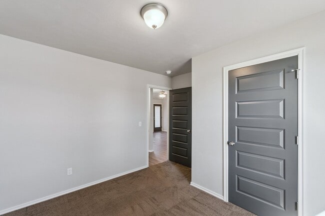 Building Photo - Beautiful 3 Bedroom, 2 Bath Home Close to Choctaw