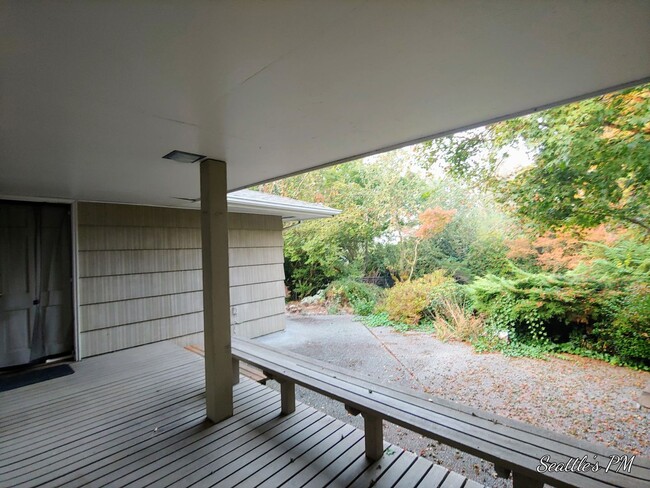 Building Photo - Wonderful 2 Bedroom Home with Oversized Of...