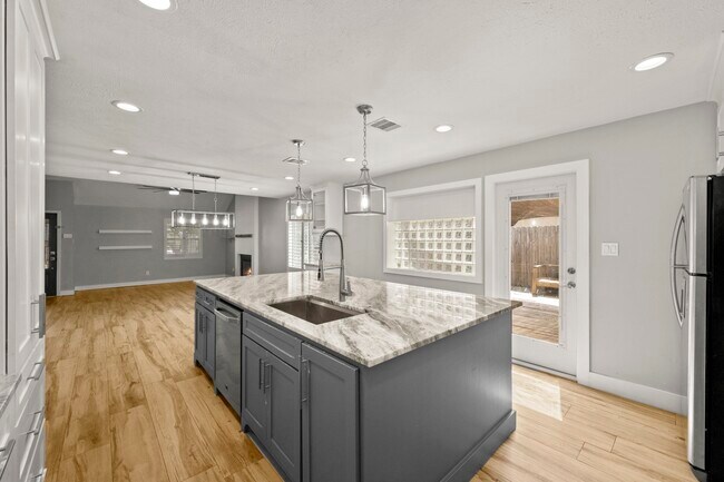 Building Photo - 22722 Braken Carter Ln