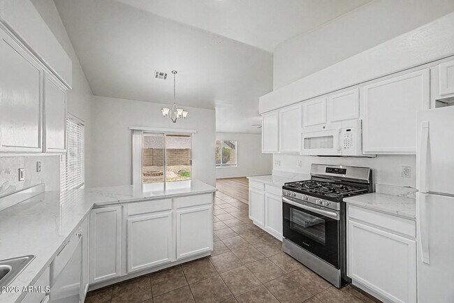Building Photo - 930 E Harwell Rd