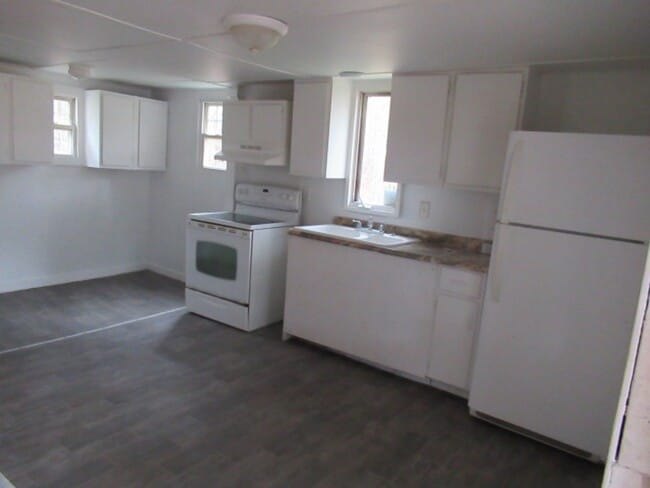 Building Photo - 27 Twin Oak Dr