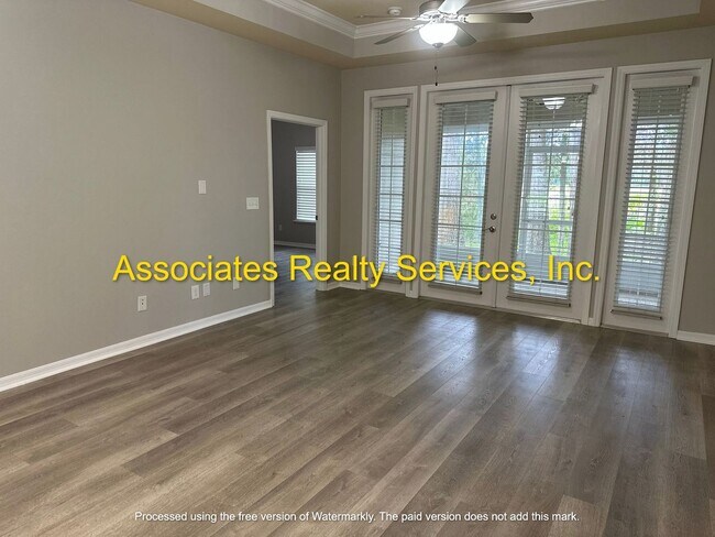 Building Photo - Sublease!   Lovely End Unit in Villas of West End LOOK!