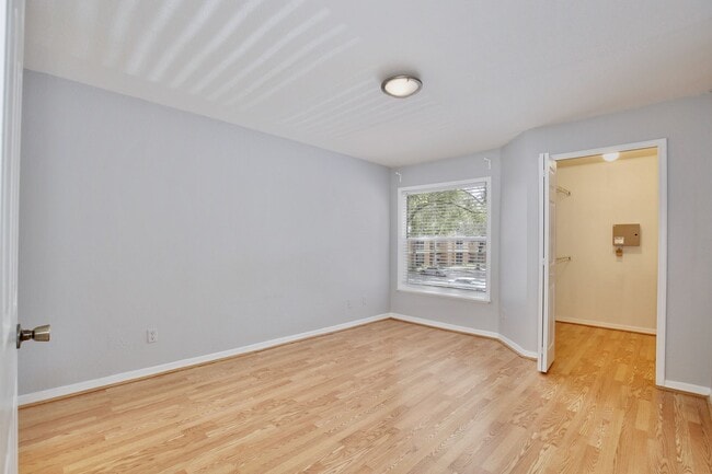 Building Photo - Charming 2/2 Spacious Condo with a Screened Balcony in the Highly Desired Dr. Phillips Area - Orl...