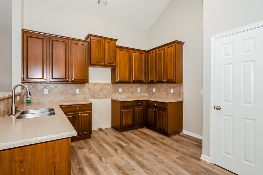 Building Photo - 47 Carlisle St