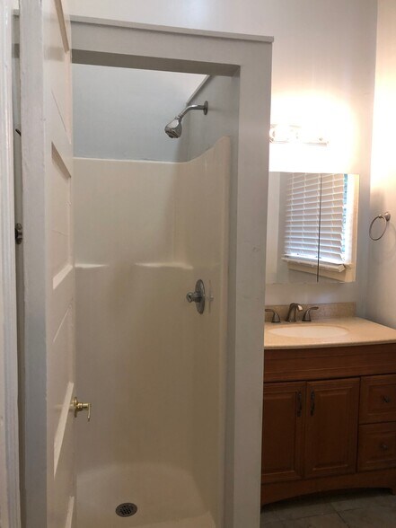 Building Photo - 2333 Magazine St