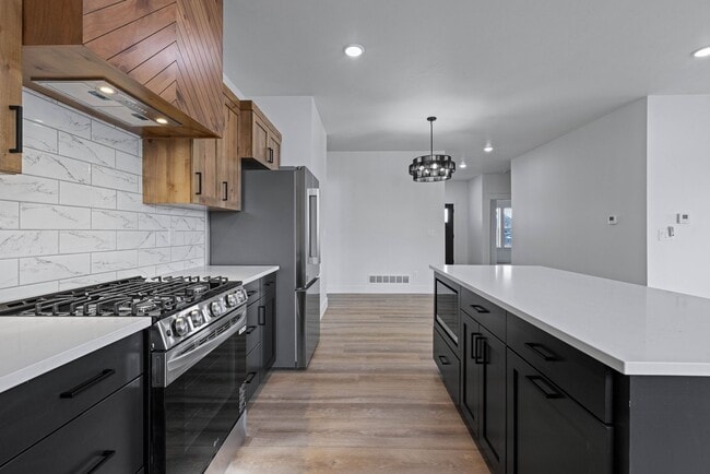 Building Photo - NEW BUILD 3-BED, 2-BATH UPSTAIRS DUPLEX UN...