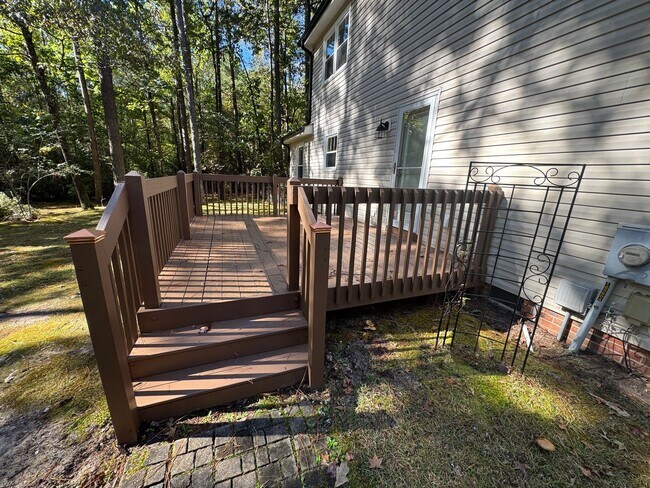Building Photo - 3BR/2.5BA Home on 1 Acre in Spring Lake