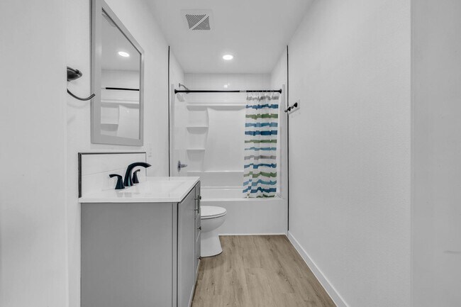 Building Photo - ASU 5 BEDROOM/ 2 BATH WITH POOL!!