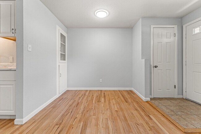 Building Photo - 3512 W Berry Dr