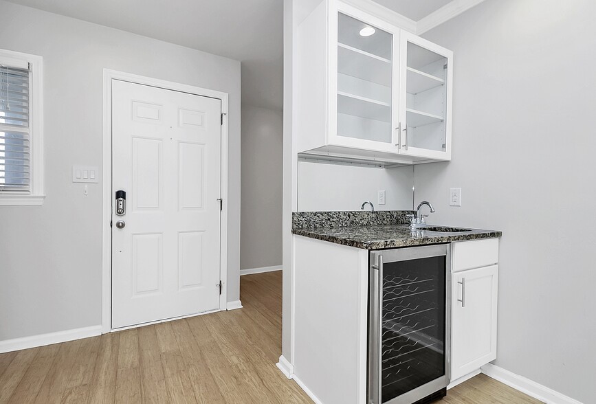 Building Photo - 9459 Kings Falls Dr