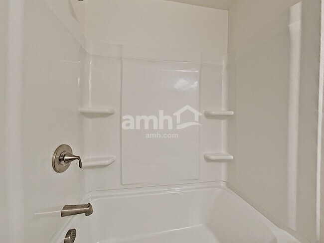 Building Photo - 482 Camp dr