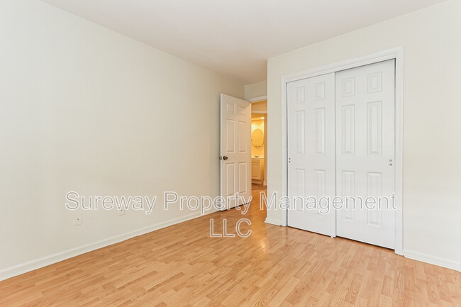 Building Photo - 447 Meade Ct