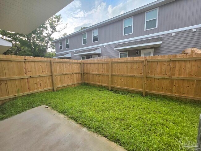 Building Photo - 1306 Leeway Dr