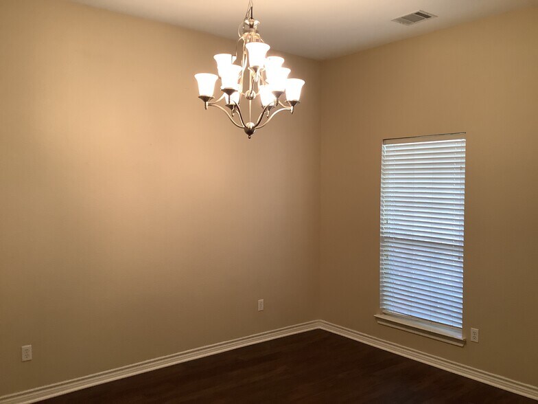 Building Photo - 1506 Melanie Trl