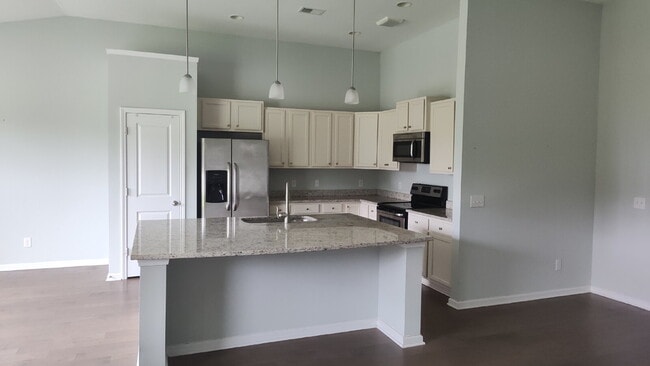 Building Photo - Spacious Home in a Gated Community!!!