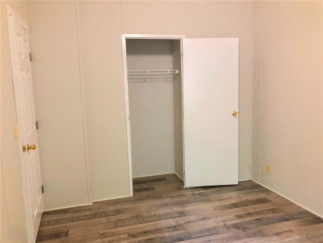 Building Photo - 584 Mountain Ridge Dr