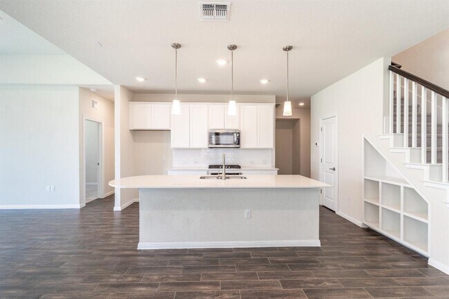 Building Photo - 6802 Pleasanton Pkwy