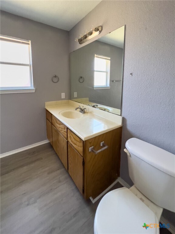 Building Photo - 2804 Alma Dr