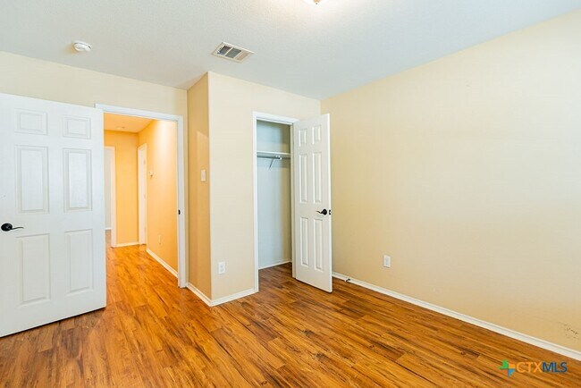 Building Photo - 2019 Woodway Dr