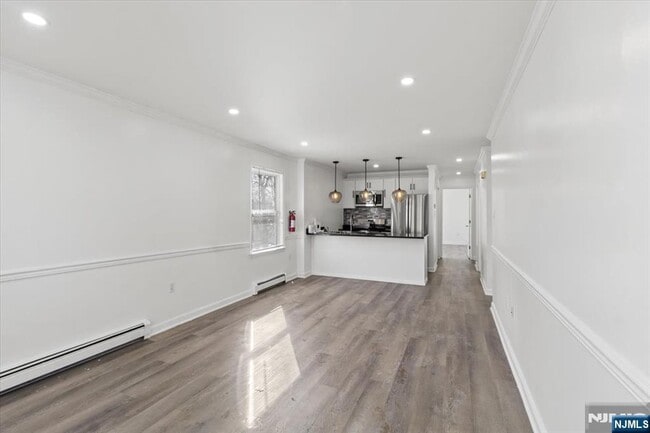 Building Photo - 17 Holsman St