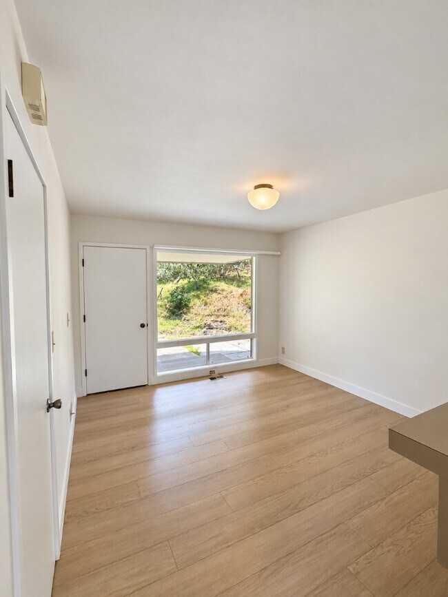 Building Photo - 309 Mar Vista Dr